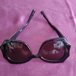 Elizabeth and James Black Oversized Sunglasses